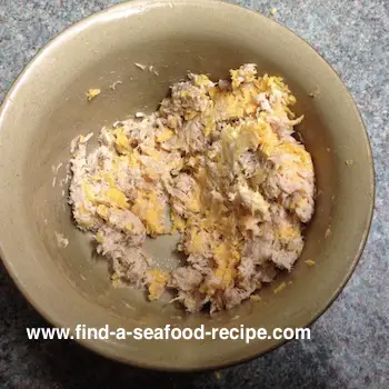 mixed tuna, cheese and mayonnaise